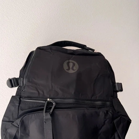 lululemon athletica Crew 22L Black Backpack - Picture 4 of 6